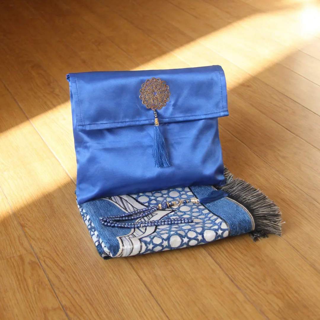 Portable Muslim prayer rug set