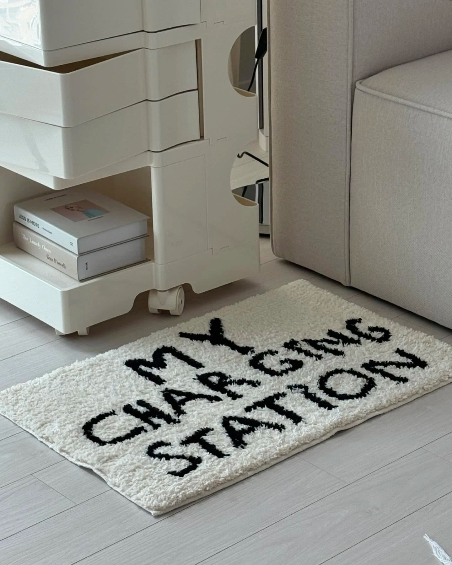 VIKAMA English Print Bedroom Entry Rug