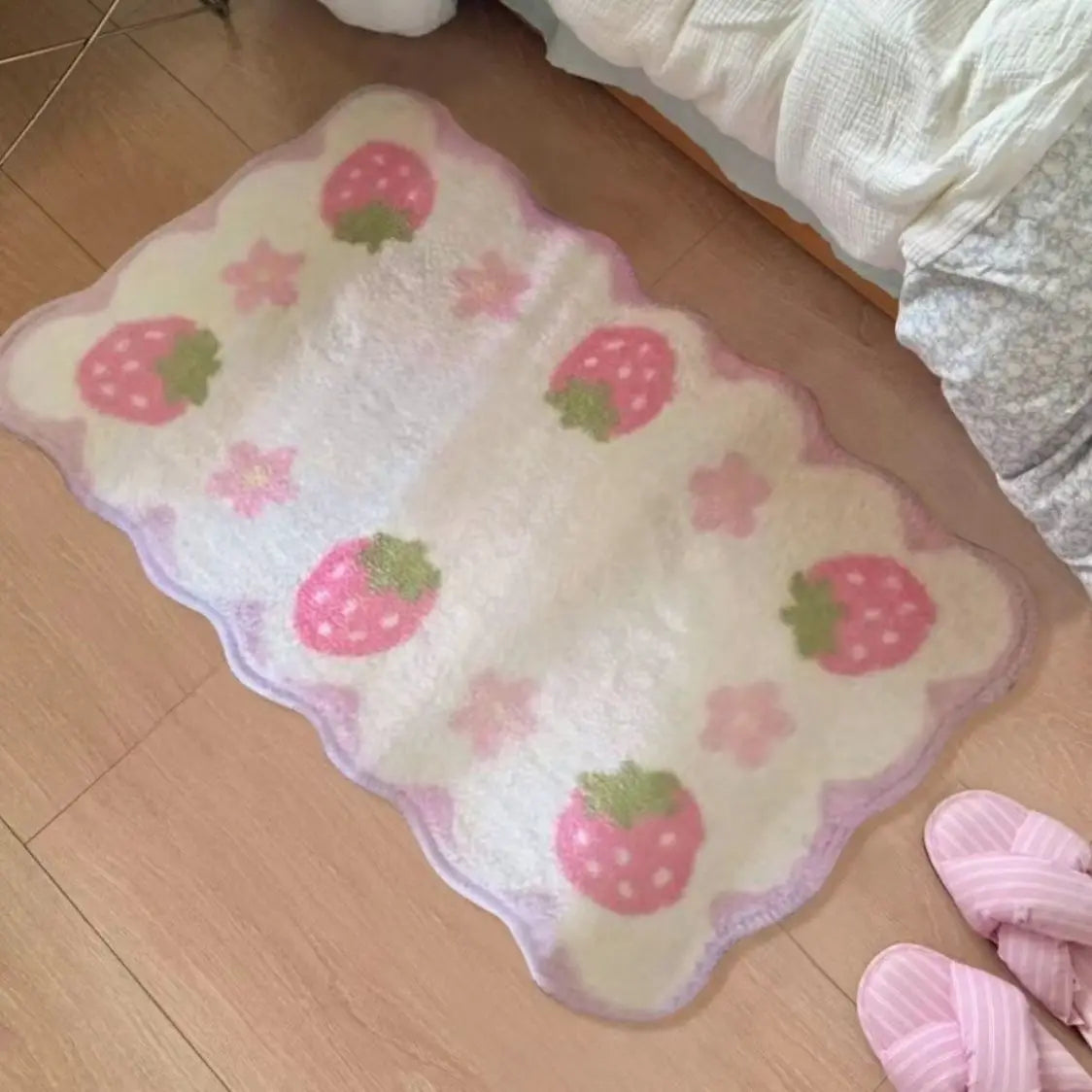 VIKAMA Strawberry Plush Floor Mat