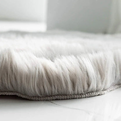Soft Shaggy Faux Fur Rug Non-Slip 60×90 cm Extra Thick Plush Bedroom Living Room Carpet Machine Washable Floor Mat