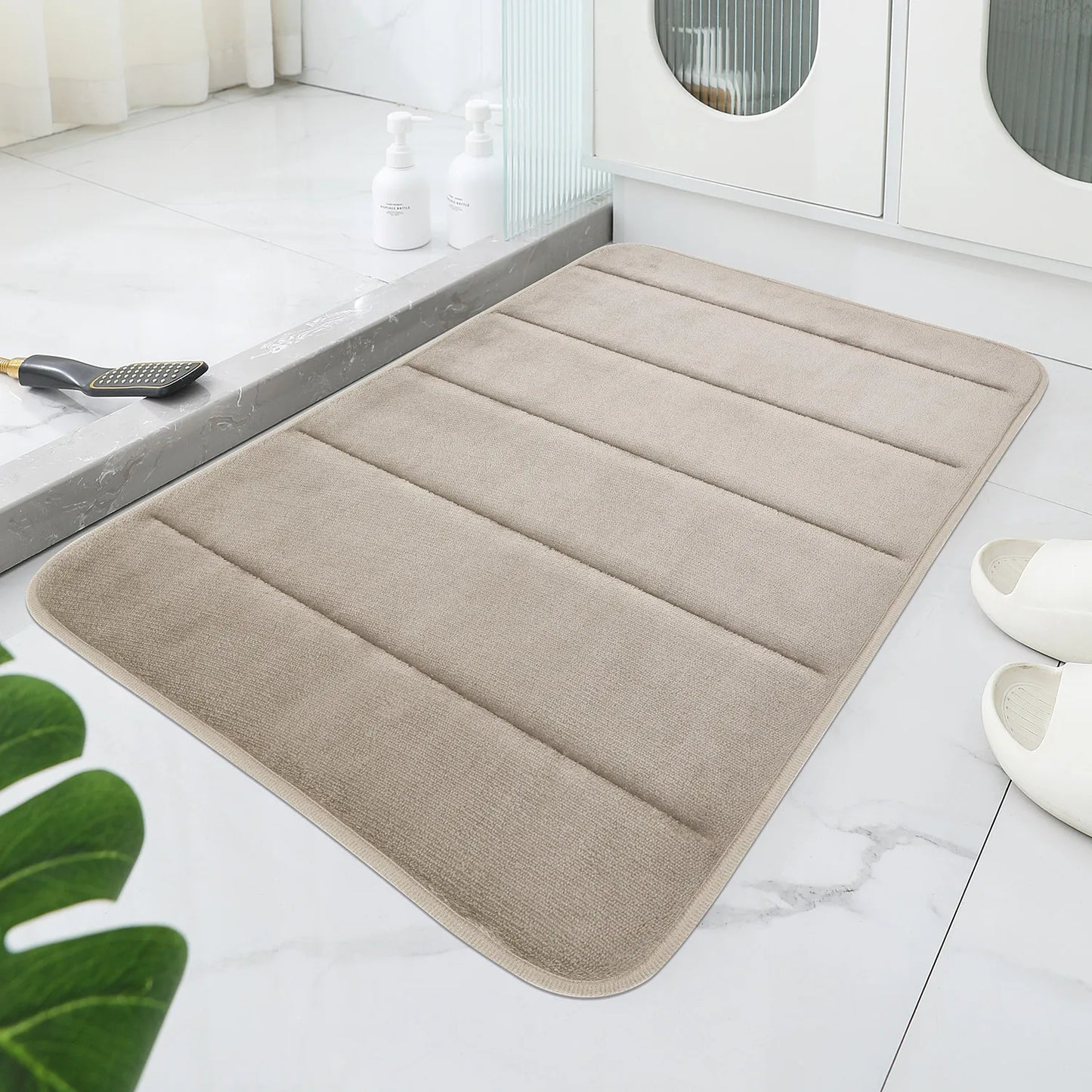 Geometric Pattern Coral Velvet Bath Mat Soft Embossed Stripe Non-Slip Bathroom Rug Hand Washable Home Decor