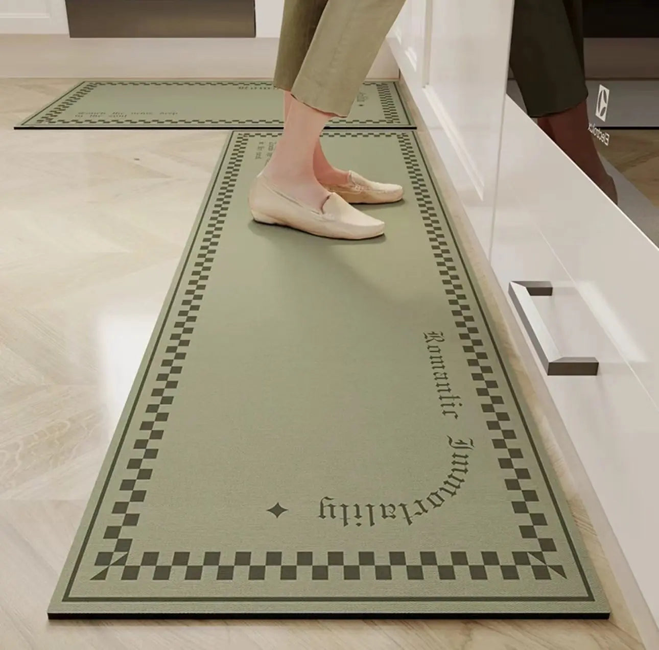 Cuttable non-slip absorbent kitchen mat