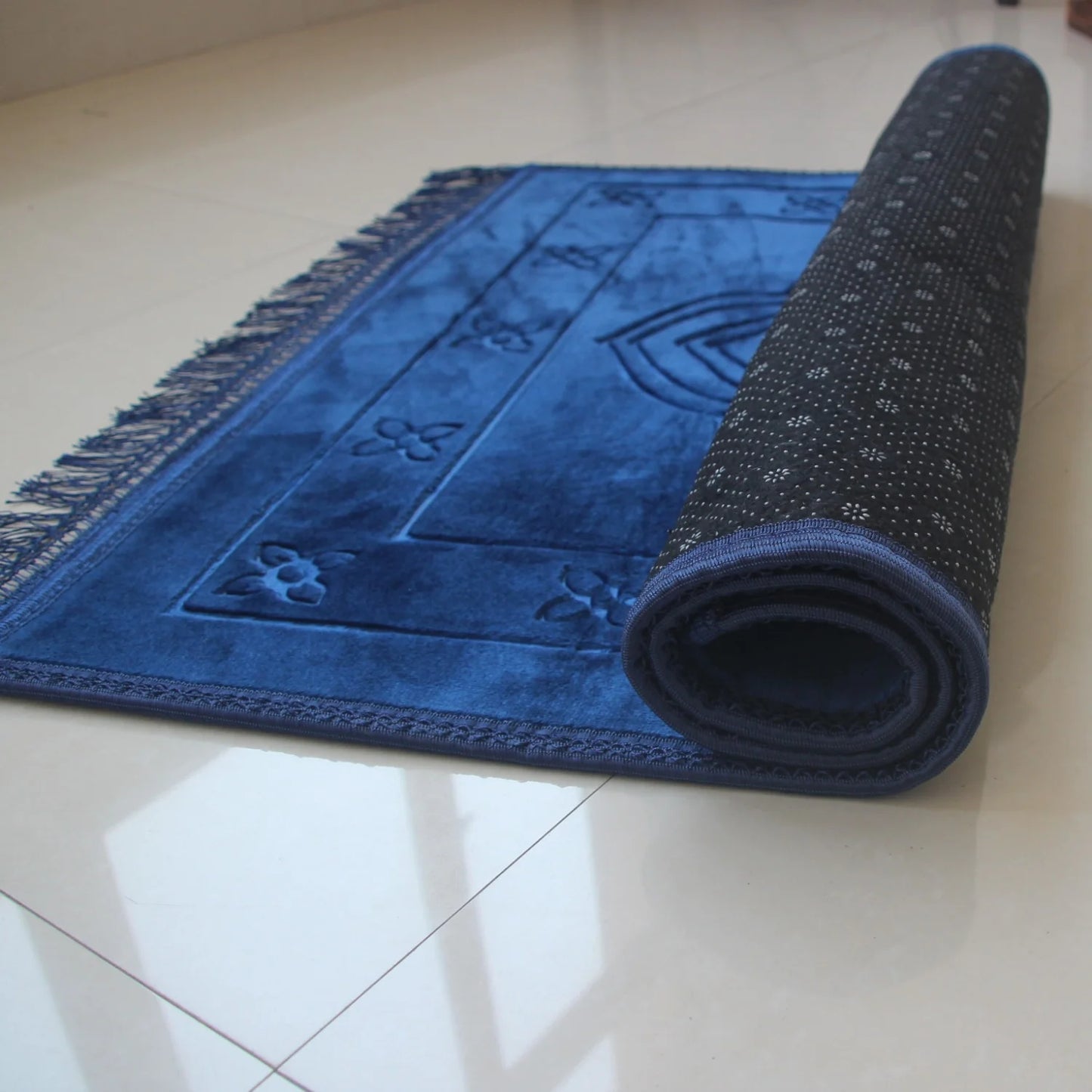 Thick velvet Muslim prayer rug set with beads