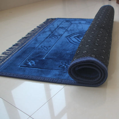 Thick velvet Muslim prayer rug set with beads