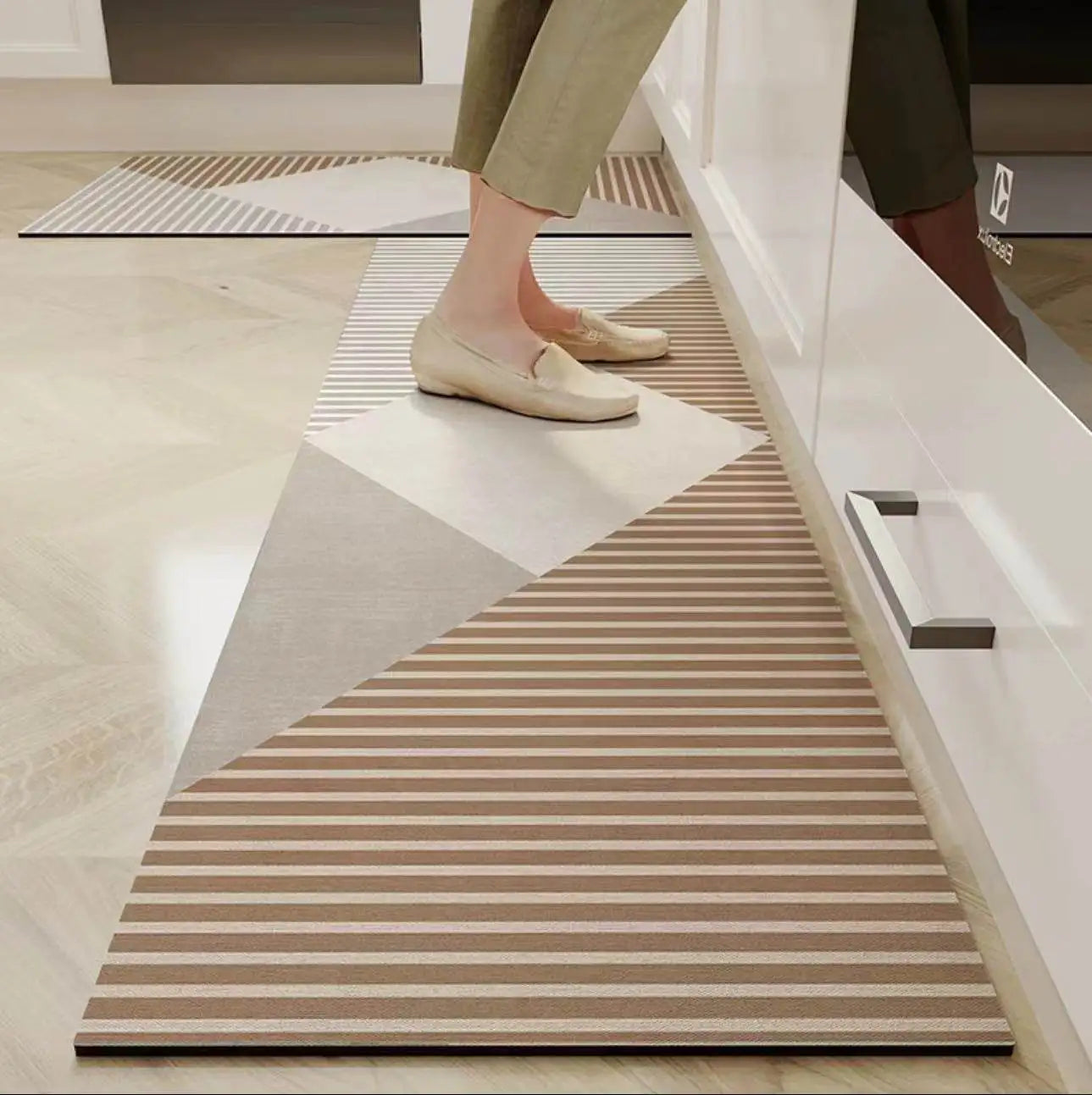 Cuttable non-slip absorbent kitchen mat