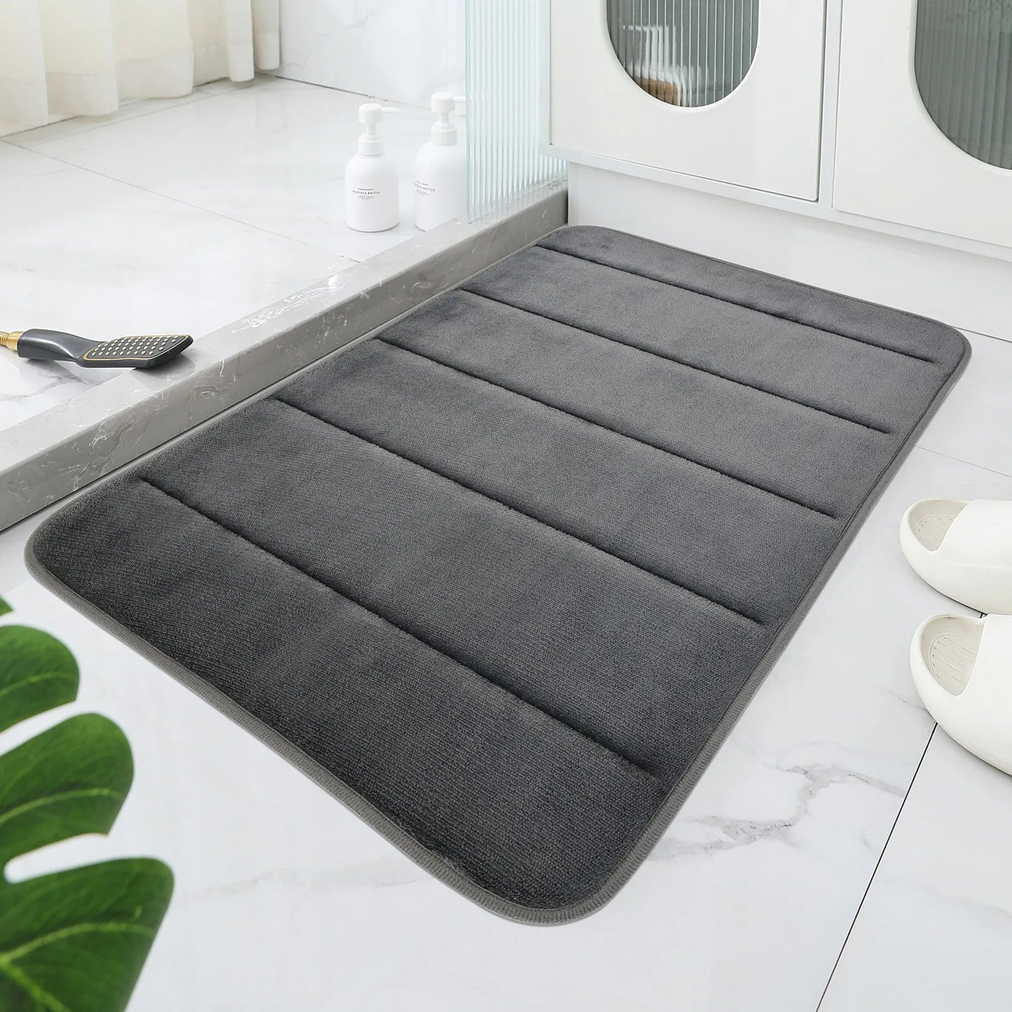 Geometric Pattern Coral Velvet Bath Mat Soft Embossed Stripe Non-Slip Bathroom Rug Hand Washable Home Decor