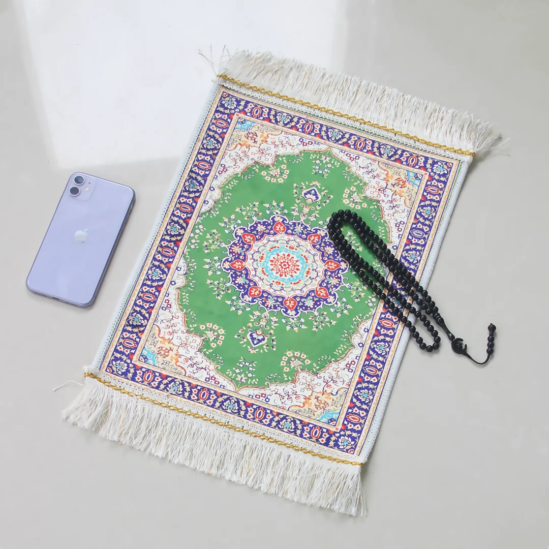 Portable prayer rug set with beads