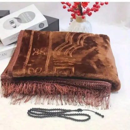 Thick velvet Muslim prayer rug set with beads