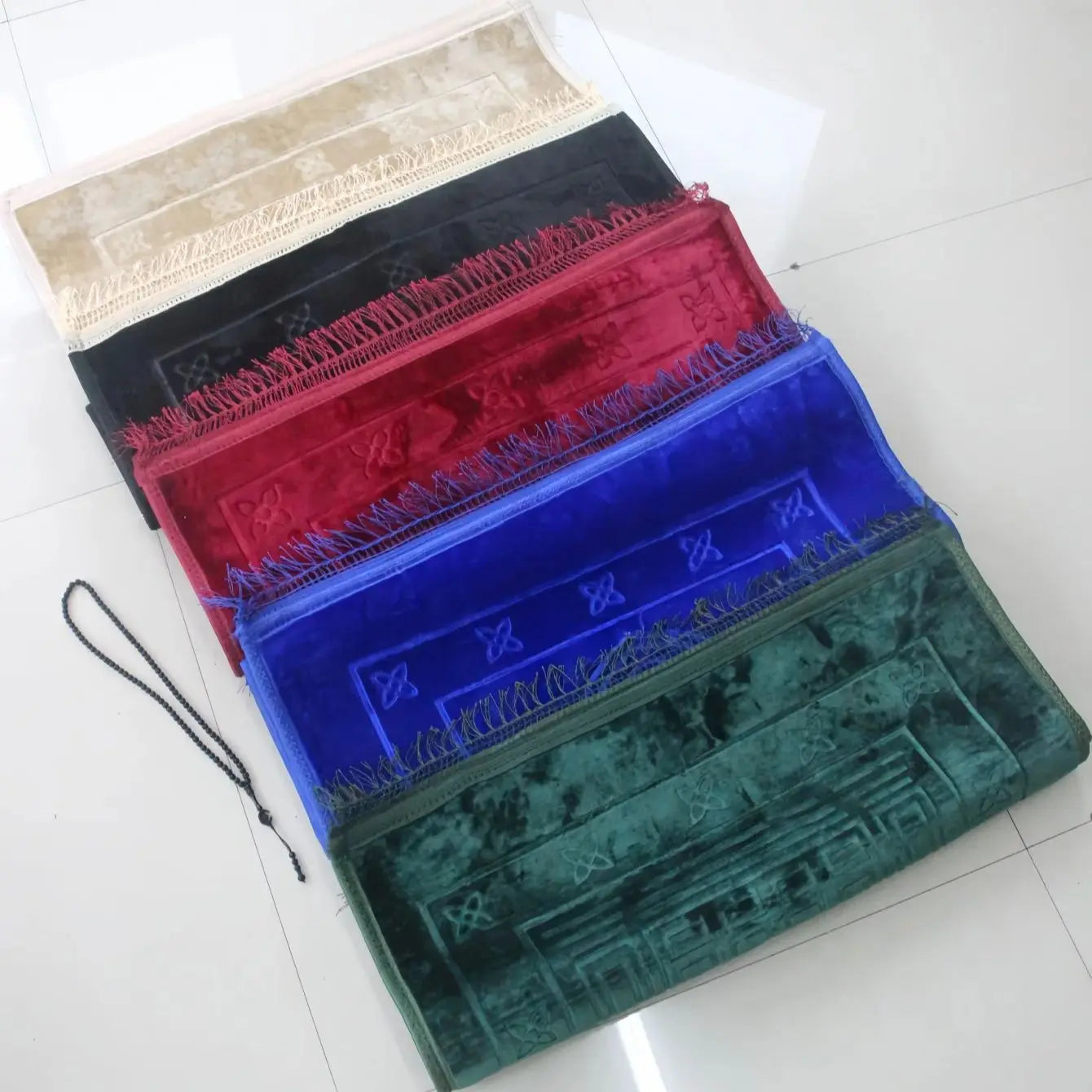 Thick velvet Muslim prayer rug set with beads